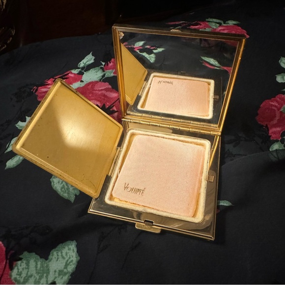 Vintage Voluptè Mirror Compact - Picture 12 of 13